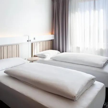 Ibis Airport Hotell *