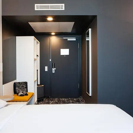 Hotel Ibis Airport *