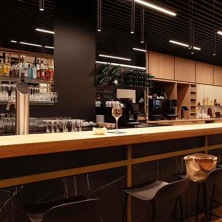 Ibis Airport Hotel *