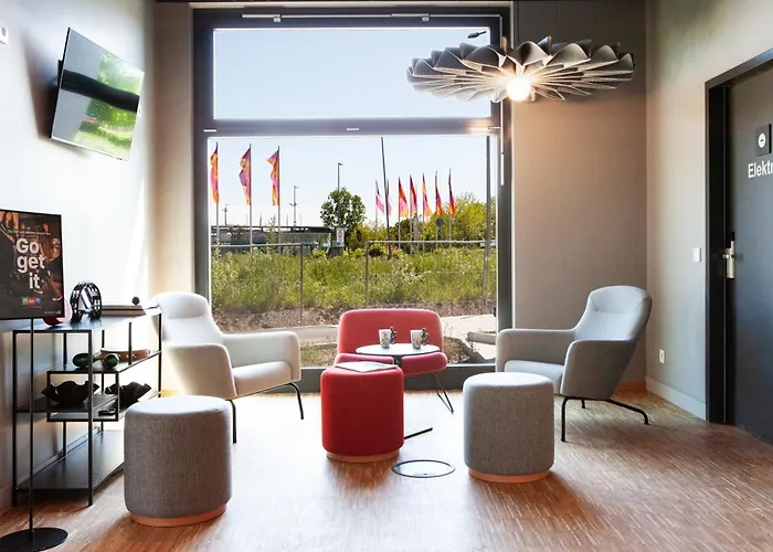 Ibis Airport Hotel *