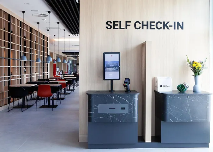 Ibis Airport Отель *