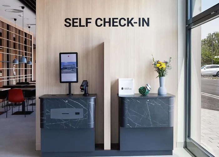 Отель Ibis Airport