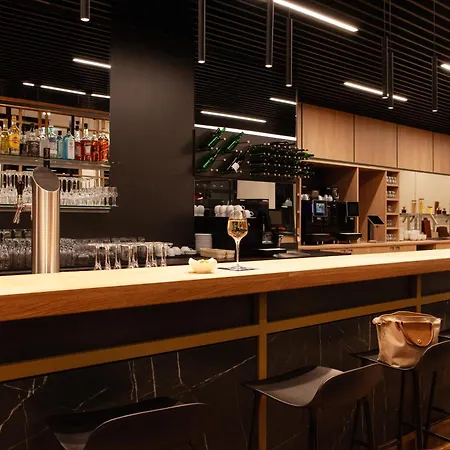 Ibis Airport Отель *