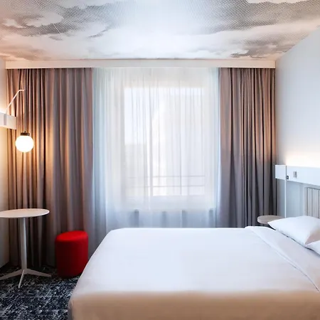 Отель Ibis Airport