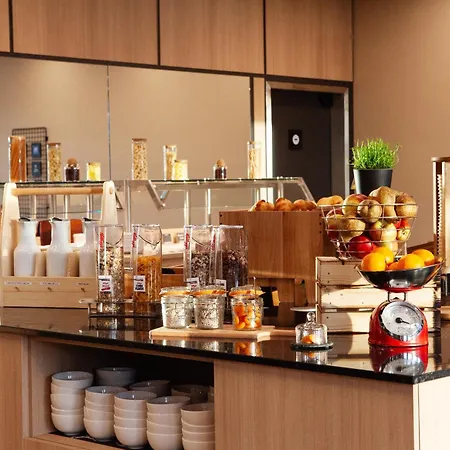 Отель Ibis Airport