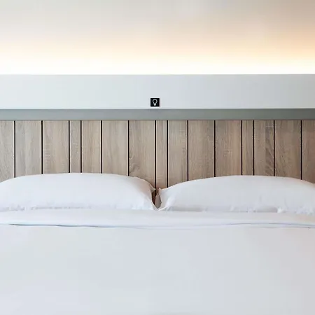 Отель Ibis Airport *