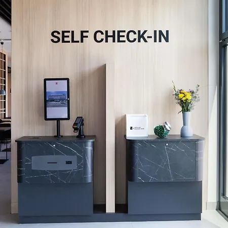 Отель Ibis Airport