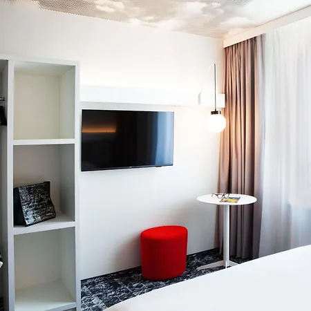 Ibis Airport Hotel 3*
