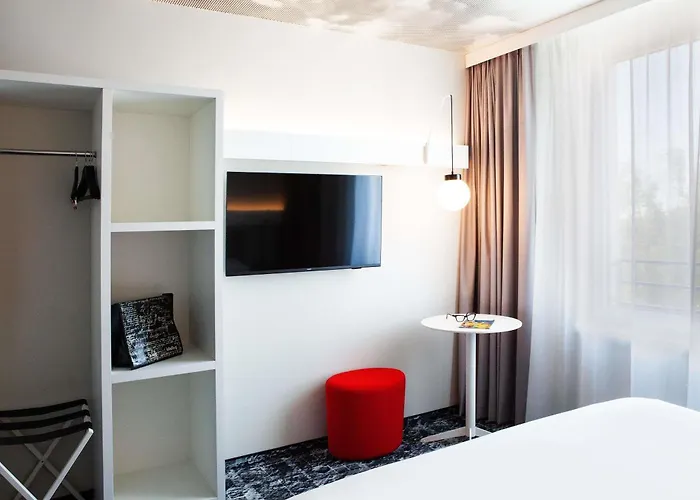 Ibis Airport Hotel *