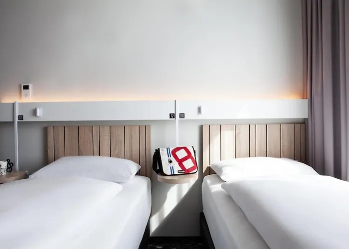 Hotel Ibis Airport *