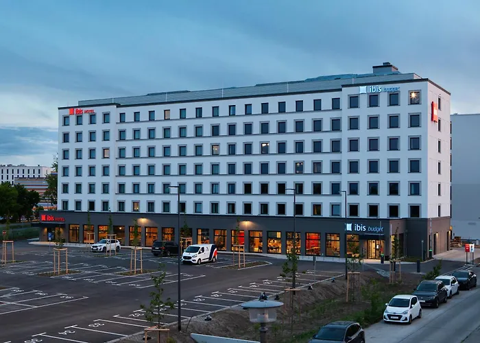 Ibis Airport Hotel *