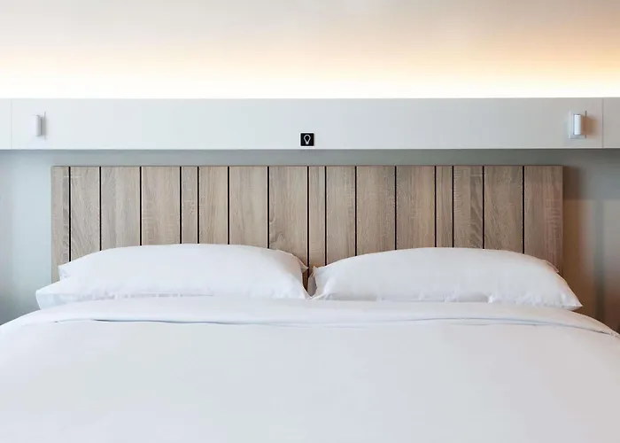 Hotel Ibis Airport *