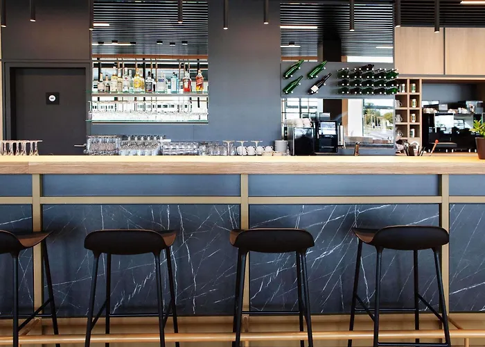 מלון Ibis Airport *